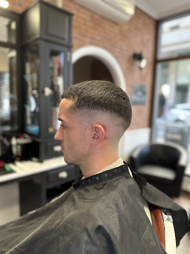 Barber Cao en A Estrada