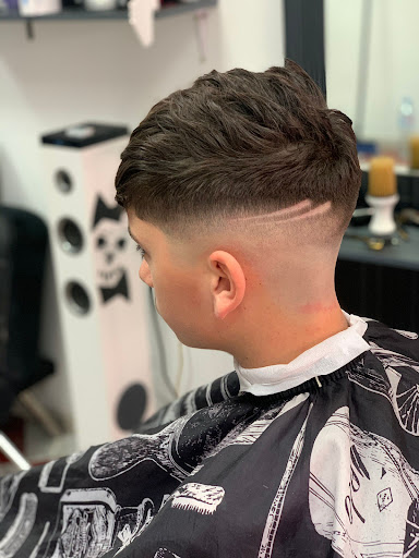 Salón de barberia JBT en Albolote