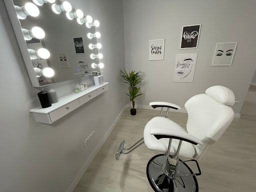 Paola Lorente - Salón especializado en pestañas, cejas y uñas en Azuqueca de Henares