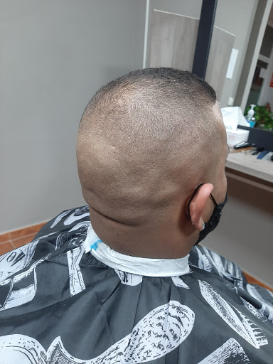 la barbería peluqueria de caballeros ibra en El Casar