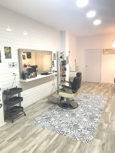 Peluqueria Le Club 10 Salón de Corte en Roquetas de Mar