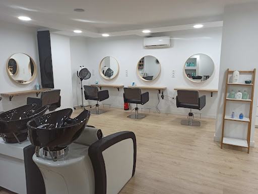 Peluqueria Y Estetica Verite By Beatriz Fernandez en Solares