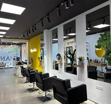 Algo pasa con Fran Salon – Andújar
