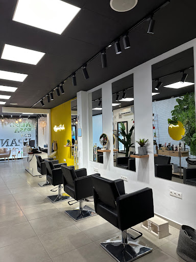 Algo pasa con Fran Salon en Andújar