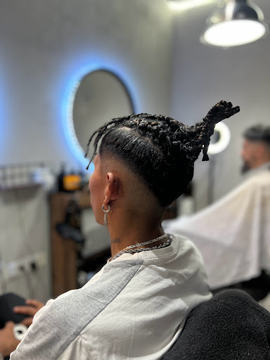 Peluquería Barbería El Bravo Granada Barber Caballeros en Granada