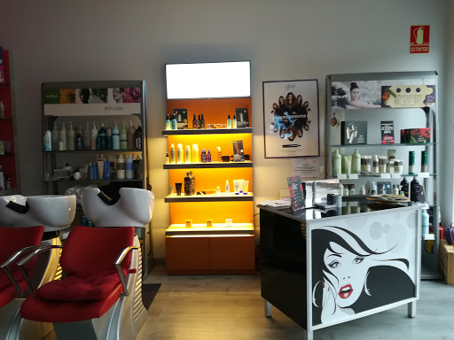 ATHINA ESTILISTAS (SALON AVEDA) en Guadarrama