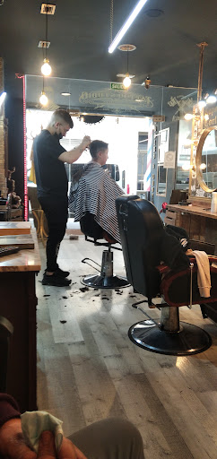 Old Brooklyn Barber & Tattoo Studio en Vilafranca del Penedès