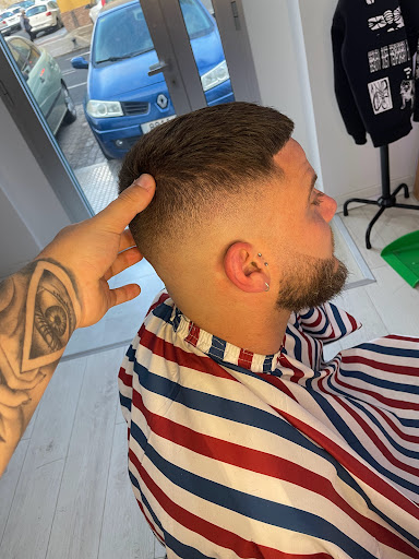 Salva Barbershop en Huelva