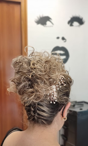 Peluqueria Mixta Enredos en Mombuey