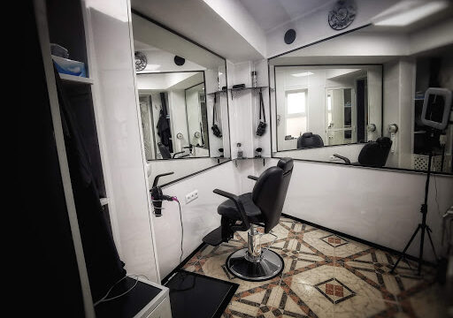 Peluqueria / Barberia Brillos – Nerja