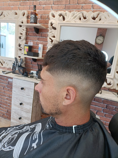 Adrián Herrera Barbershop en Onda
