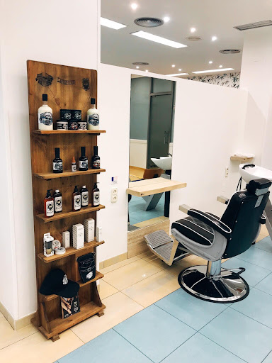 Escuela de Peluquería y Estética Nekkar en Jaén