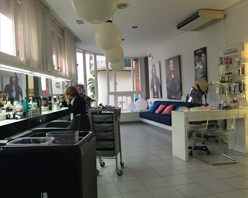 PERRUQUERIA CAÑADAS, S.L en Canet de Mar