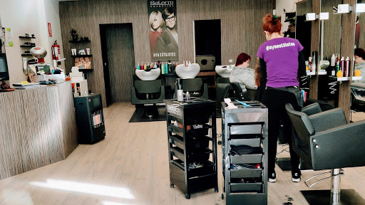 Aya Estilistes Perruqueria y Estètica (solidaria y método curly) en Reus