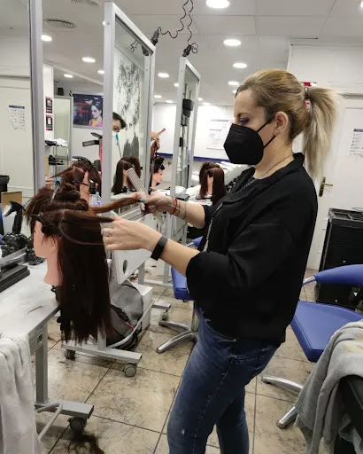 PELUQUERÍA LAURA. en Cenizate
