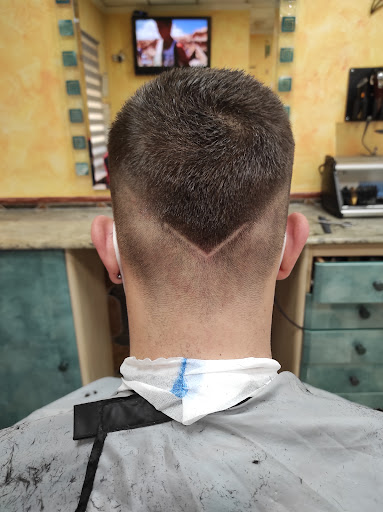 Castillo Peluquero, peluqeria de caballeros, barberia, tatto y piercing, salon de estetica. ALMANSA en Almansa