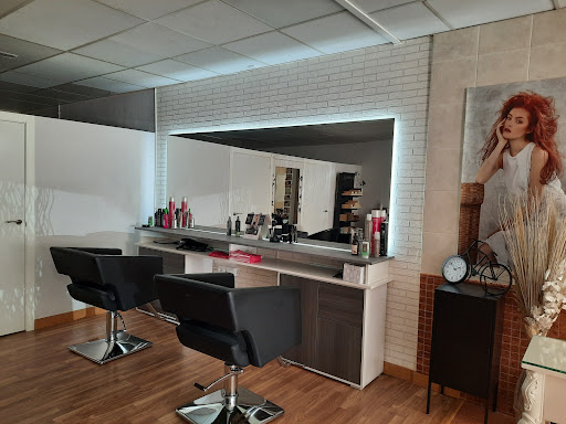 Centro de Peluqueria y Estetica Ana Bellas en Cabanillas del Campo