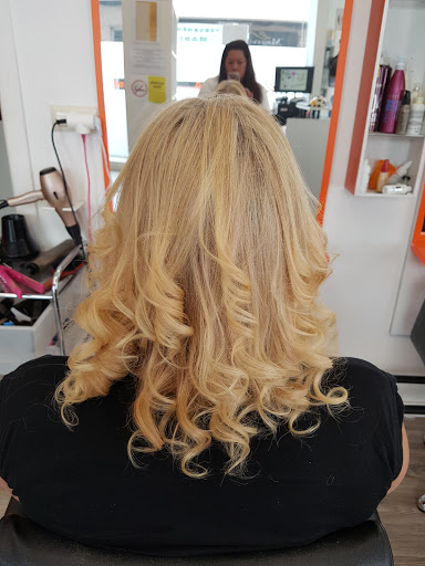 Yary Peluqueria Y Estetica en Sada