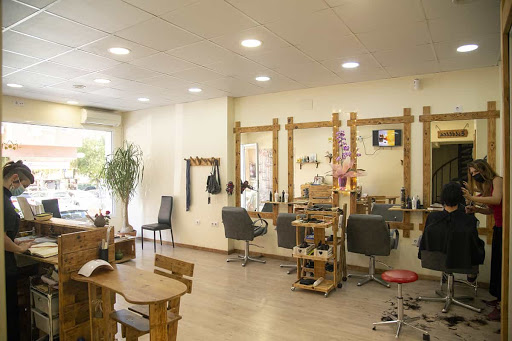 Peluquería y Estética Burbujas de Cáceres – Cáceres‎