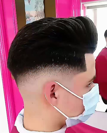 Peluquería La Bendición De Dios.	652 82 25 47	Calle Palomar, 6	49006	Zamora	Zamora	ES	Europe/Madrid	4.8	25	https://search.google.com/local/reviews?placeid=ChIJ3bDVsTAeOQ0RcewYX-tEwmQ&q=Peluquer%C3%ADa+in+Lubi%C3%A1n,+Zamora,+Espa%C3%B1a&authuser=0&hl=en&gl=US	https://peluqueria-la-bendicion-de-dios.negocio.site/	negocio.site	41.5071923	-5.7453005	Hair salon	

<ul>
<li>Lunes: 9 AM–2 PM</li>
<p>,</p>
<li>Martes: 9 AM–2 PM</li>
<p>,</p>
<li>Miércoles: 9 AM–2 PM</li>
<p>,</p>
<li>Jueves: 9 AM–2 PM</li>
<p>,</p>
<li>Viernes: 9 AM–2 PM</li>
<p>,</p>
<li>Sábado: 9 AM–3 PM</li>
<p>,</p>
<li>Domingo: Cerrado</li>
</ul>
<p>	26	https://mariospeluqueros.es/wp-content/uploads/2023/09/AF1QipN-v54BihBwFKX-WIx4lerbsmVbCqZqVkbhH0tq.jpg	Wheelchair accessible entrance,Restroom<br />
Carmín	980 53 32 43	C. Sta. Ana, 4	49006	Zamora	Zamora	ES	Europe/Madrid	4.8	12	https://search.google.com/local/reviews?placeid=ChIJu-maqjAeOQ0RPqxtGFVoCBA&q=Peluquer%C3%ADa+in+Monfarracinos,+Zamora,+Espa%C3%B1a&authuser=0&hl=en&gl=US	http://c-carmin.com/	c-carmin.com	41.5077568	-5.7456415	Barber supply store	</p>
<ul>
<li>Lunes: 9:30 AM–8:30 PM</li>
<p>,</p>
<li>Martes: 9:30 AM–8:30 PM</li>
<p>,</p>
<li>Miércoles: 9:30 AM–8:30 PM</li>
<p>,</p>
<li>Jueves: 9:30 AM–8:30 PM</li>
<p>,</p>
<li>Viernes: 9:30 AM–8:30 PM</li>
<p>,</p>
<li>Sábado: 9:30 AM–2:30 PM</li>
<p>,</p>
<li>Domingo: Cerrado</li>
</ul>
<p>	20	https://lh5.googleusercontent.com/p/AF1QipO0zAPPrXbbh_CtLOMZxxiVm8eL0ENU14FXGvBr	Delivery,Wheelchair accessible entrance,Credit cards<br />
Peluquería La Bendición De Dios. en Zamora» /></p>
<p><center><a class=