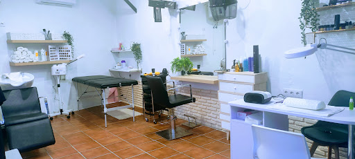 Danemai - Rocío Romero Peluquería Salón de Belleza Uñas Masajes Quiromasajes en Sanlúcar la Mayor