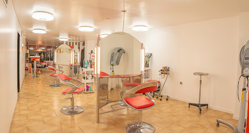 Bonfill Perruqueries - Home - Dona - Saló de bellesa - Barbershop en Reus