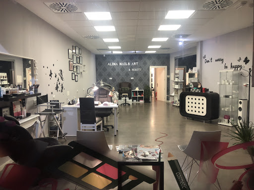 ALINA NAILS ART & BEAUTY en Adra