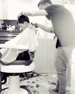 the room barbershop – Puçol