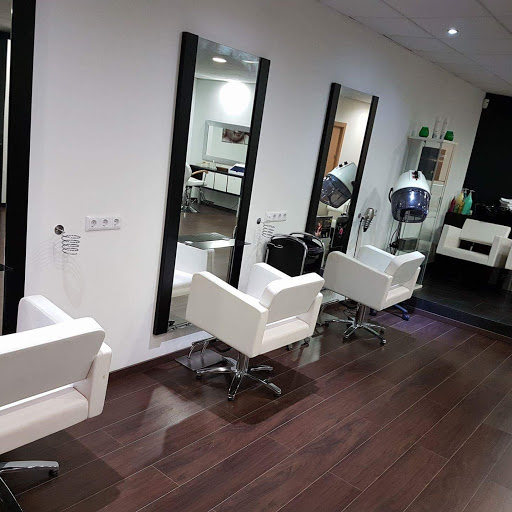 Peluqueria Modern Cut en L