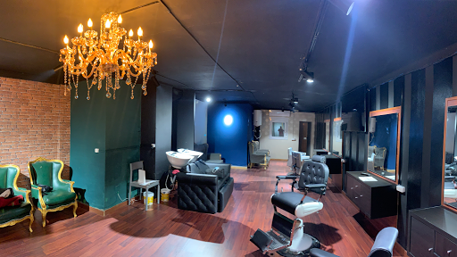 Peluqueria Barberia El Punt en Barcelona