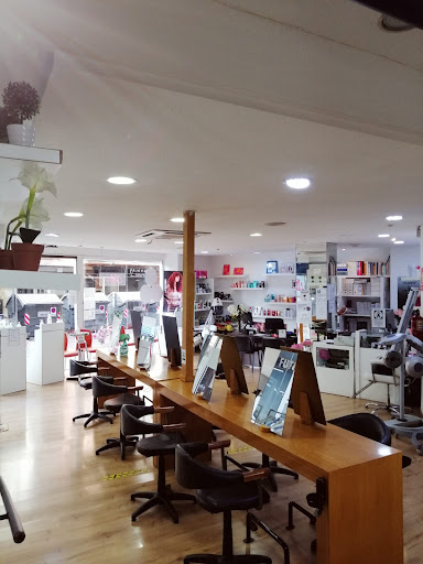 Insúa Hairdressing and Training Group en Granada