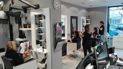 Peluquería dificil no salir + Wap@ en Huesca