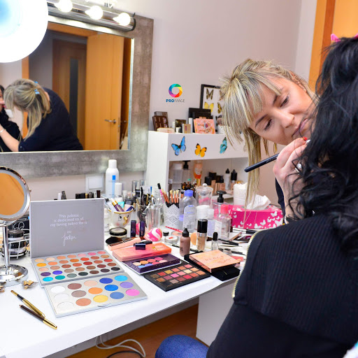 Estética y maquillaje profesional Adina Achitei en Lardero