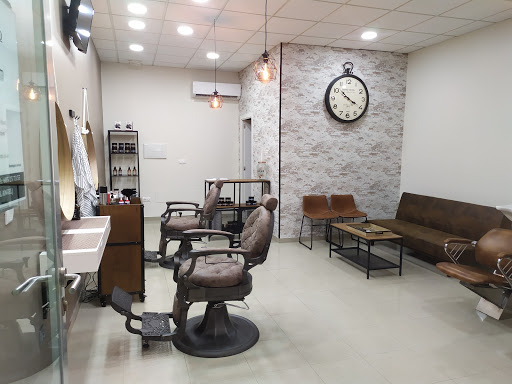 Peluquería de Caballeros La Tijera de Oro en Montequinto