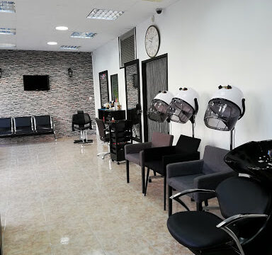 Kuklas perruqueria i Barberia , estil i bellesa. excel.lents professionals. – Valencia