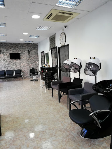Kuklas perruqueria i Barberia , estil i bellesa. excel.lents professionals. en Valencia
