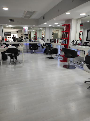 Salón de Peluquería Felisa Pacha en Cáceres‎