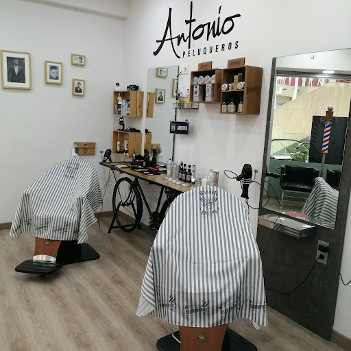 Antonio Peluqueros en Málaga