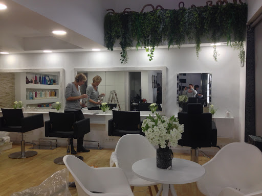 PERRUQUERIA A&R ESTILISTES en Montcada i Reixac