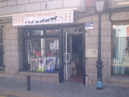 Piensos y Peluquería Sanz Herranz en La Cabrera