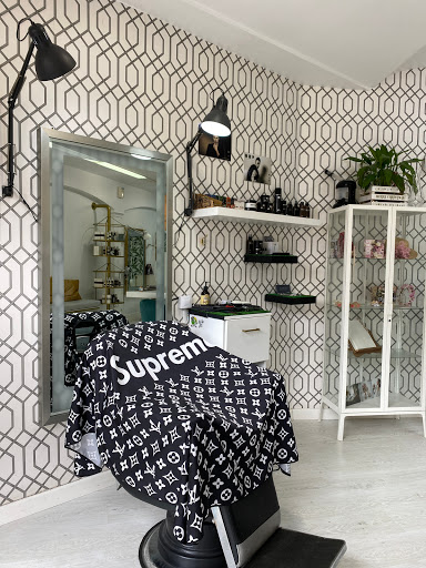 The Squire Hair Studio/ Escuela de peluqueria en Pedro Muñoz