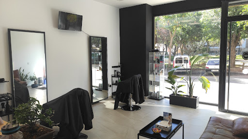 BARBERÍA y TATUAJE. Jose P. Robles y Javi López. – Granada