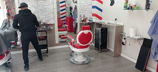 Barberia peluquería RM en Roquetas de Mar
