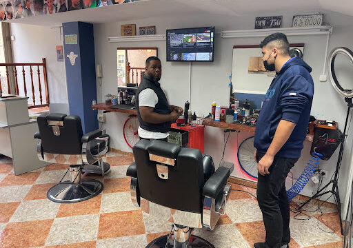 Barberia Blades Color Barbershop Tortosa – Tortosa