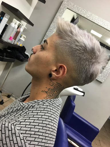 SAINTS BARBERSHOP. Barbería. Barbas. Corte de pelo de hombre. Productos. Higiene. Imagen. Belleza. en Castellón de la Plana