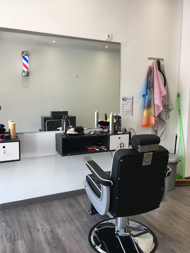 Victor ordiales peluquería de caballeros en Aguadulce