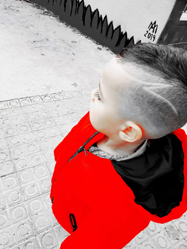 Barberia Colom Blanc Home I Nen en Vilanova i la Geltrú