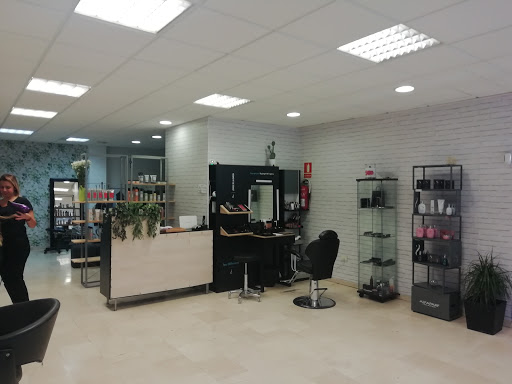 Liryc Salón de peluquería e imagen personal by Lily Pedrosa en Santa Cruz de Tenerife