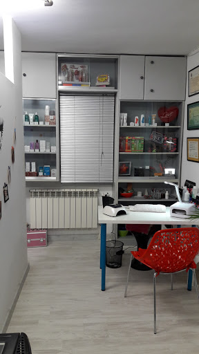 Centro de estética + que uñas en Villaralbo
