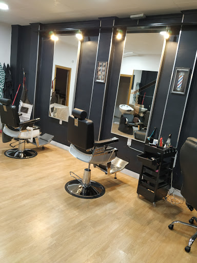 Barbershop paso a nivel y peluquería de caballeros en Alfafar